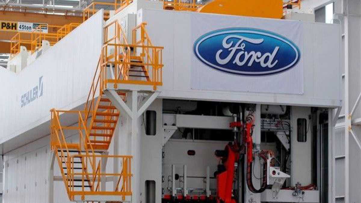 altText(Efecto Trump: Ford no construirá una nueva fábrica en México)}