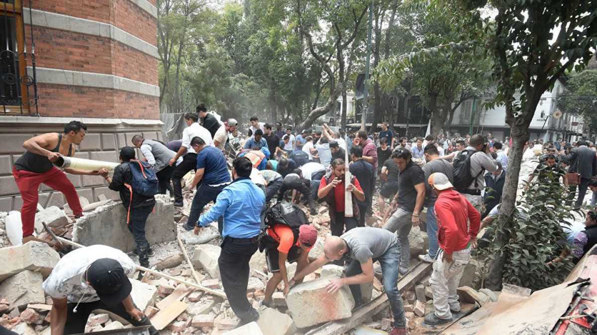 altText(Ascienden a 217 los muertos por el terremoto en México y continúan las tareas de rescate)}