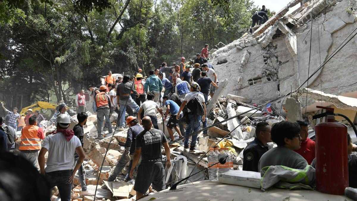 altText(Un nuevo sismo de 5,8 grados revive el pánico en México)}