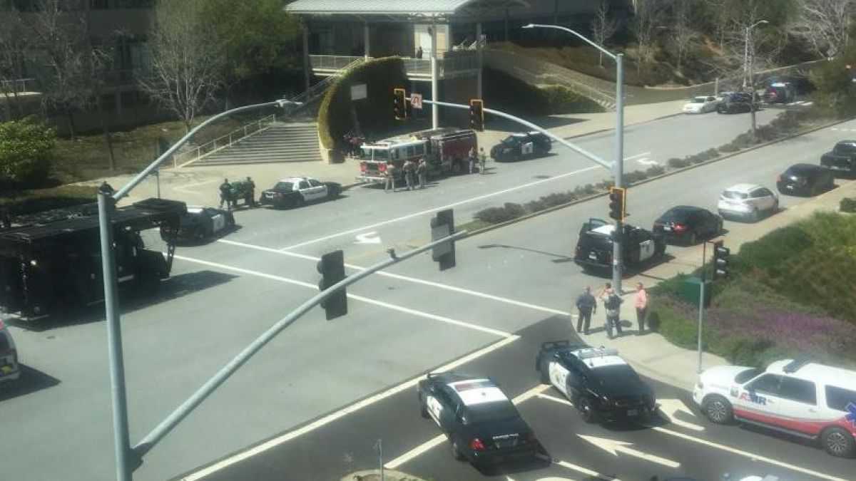 altText(Cuatro heridos en un tiroteo en las oficinas de YouTube en California)}