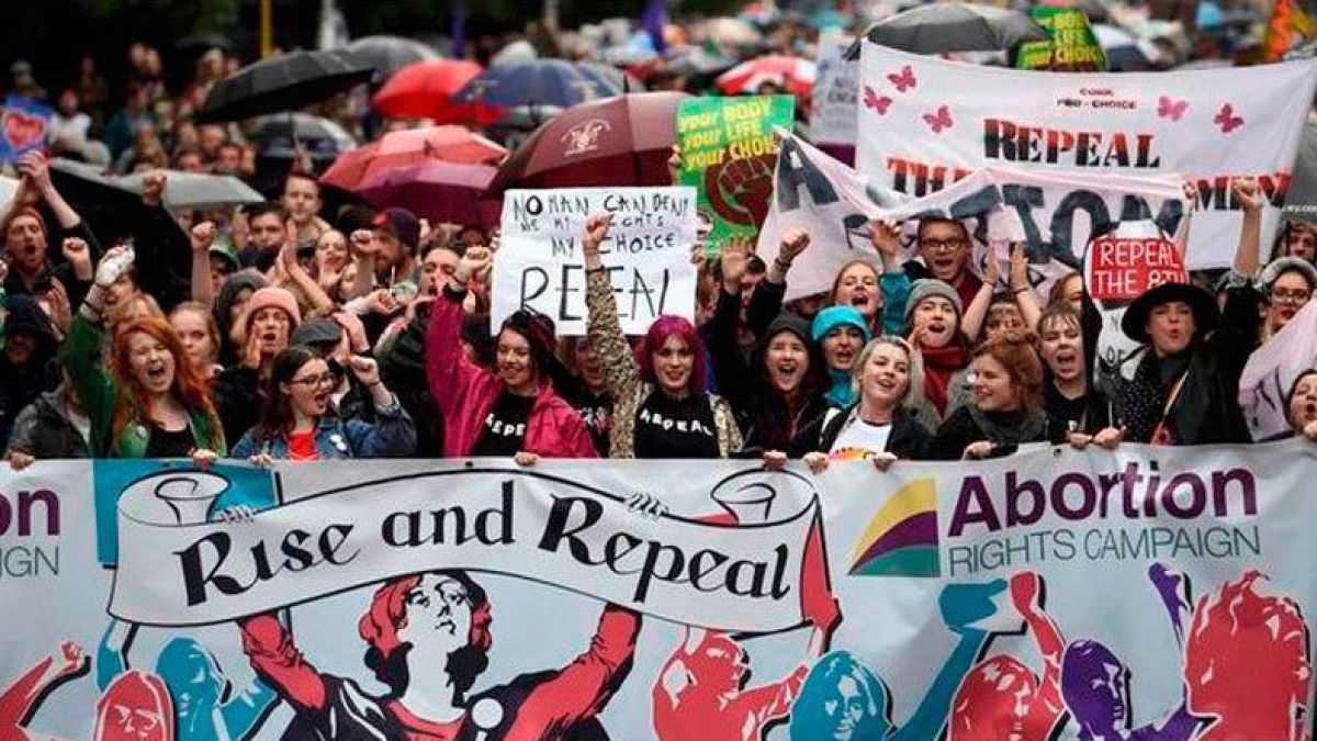 altText(Los irlandeses aprobaron legalizar el aborto por amplia mayoría)}
