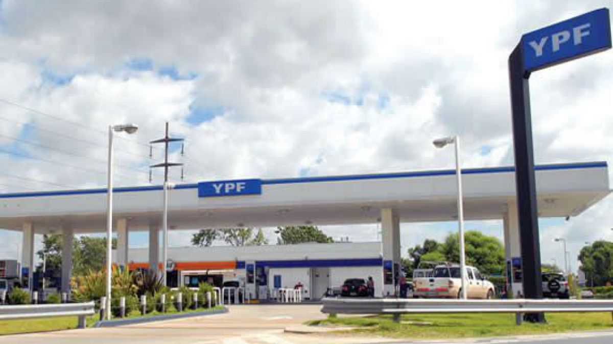 altText(Inflación sin fin: YPF aumentó los combustibles por segunda vez en una semana)}