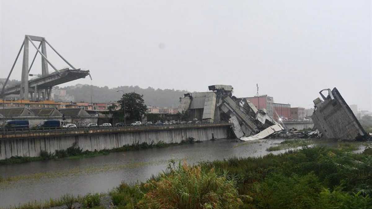altText(Tragedia en Génova tras el colapso de un puente: hay al menos 35 muertos)}