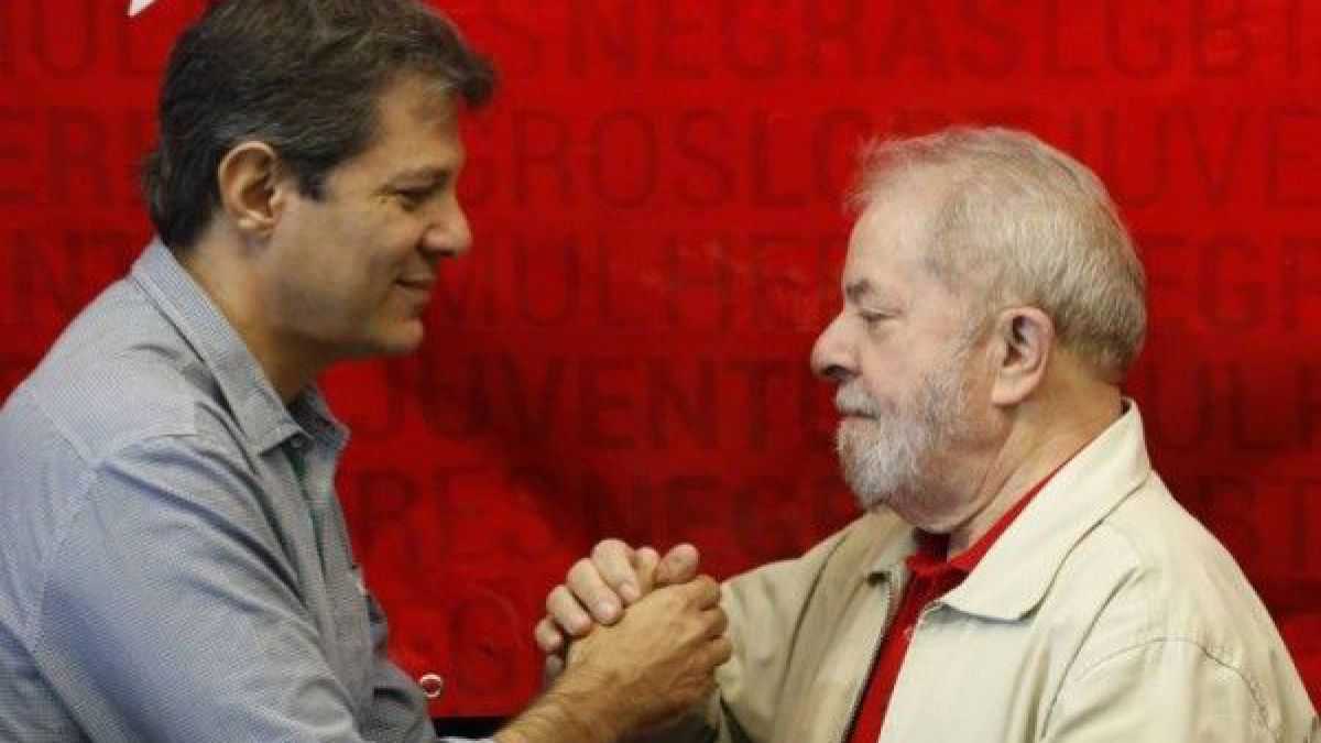 altText(Brasil: Lula pidió apoyo para Fernando Hadad, su sustituto en la carrera presidencial)}
