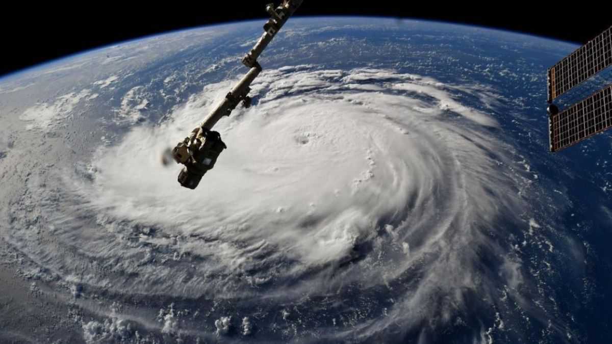 altText(Temor y más de un millón de evacuados en Estados Unidos por un huracán)}