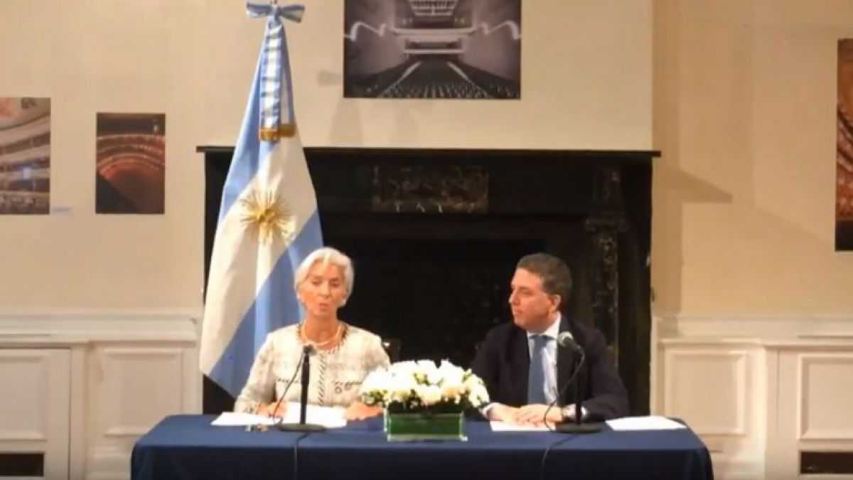 altText(Dujovne y Lagarde anunciaron el aumento de la deuda externa argentina con el Fondo Monetario)}