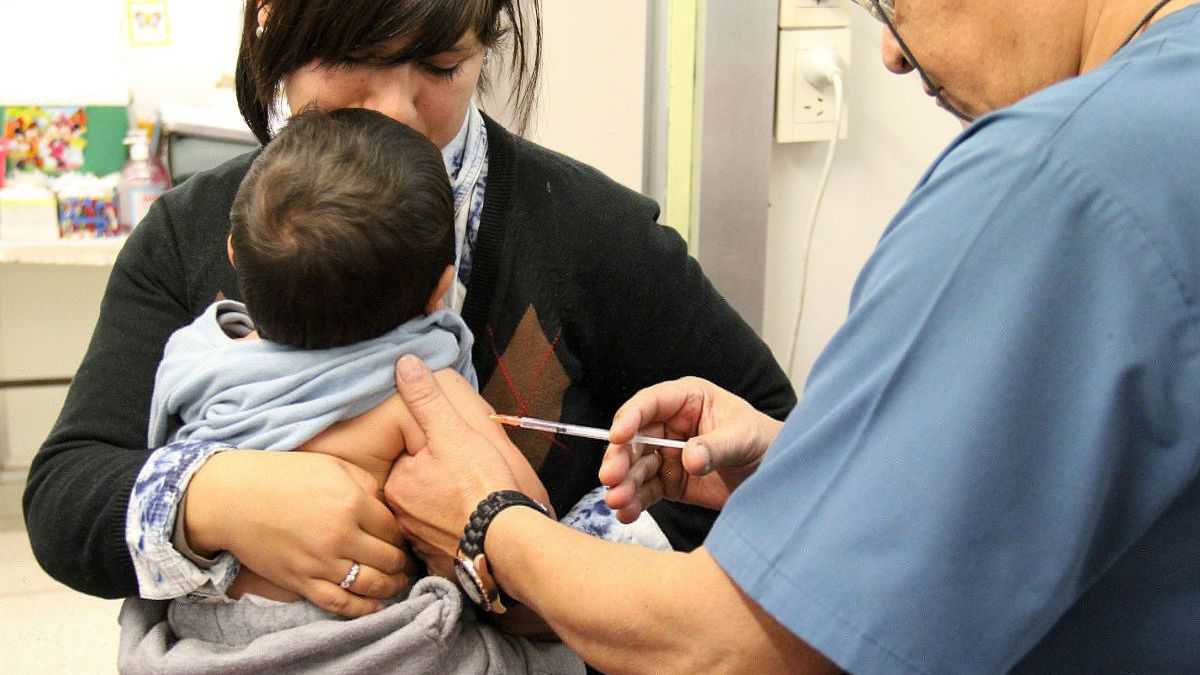 altText(Alarma en el interior del país: faltan vacunas todas las provincias)}