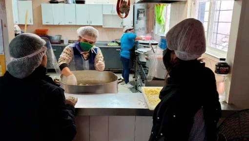 Esencial: 70 mil vacunas irán para trabajadorxs de comedores