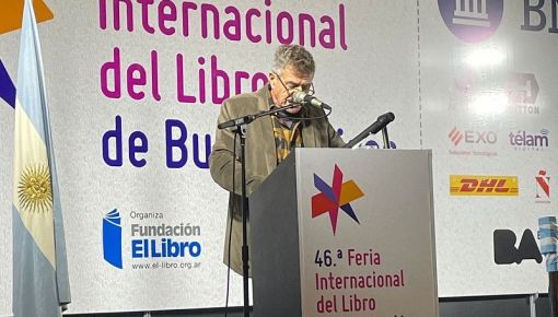 Incendiario discurso de Guillermo Saccomanno en la Feria del Libro