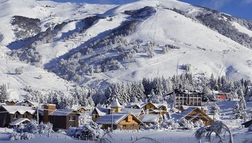 altText(Bariloche: abre pistas de esquí luego de la gran nevada)}
