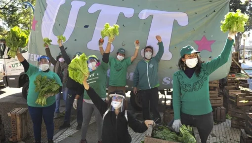 Feriazo de la UTT en las puertas de La Rural: frutas y verduras a precios populares