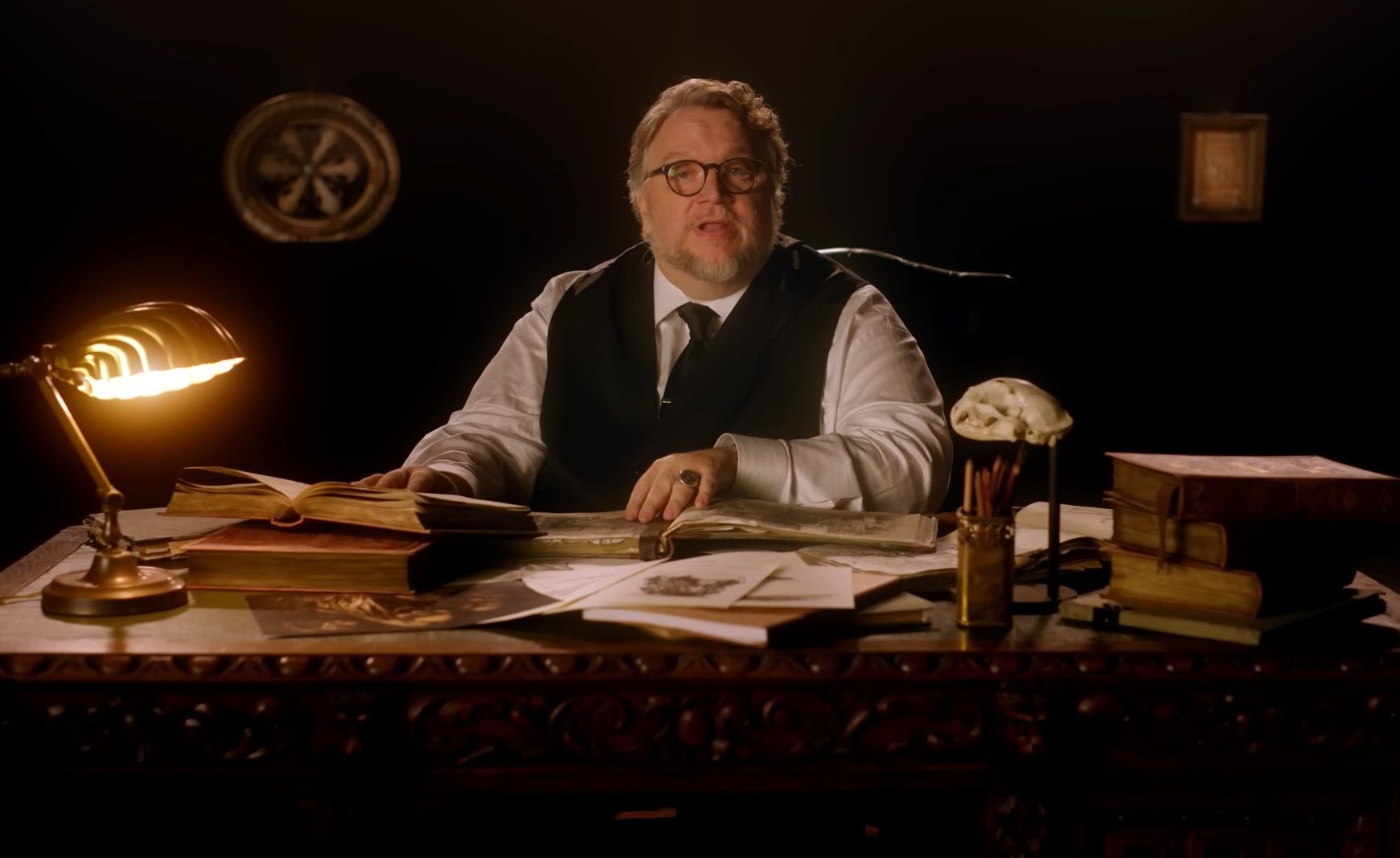 Guillermo del Toro presentando la serie (Netflix)