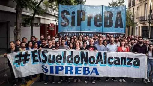 7 de cada 10 periodistas viven bajo la línea de pobreza y se endeudan para vivir