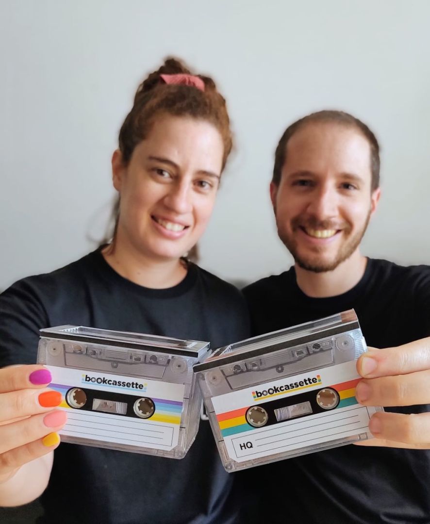 Agustina y Diego, les creadores del bookcassette.