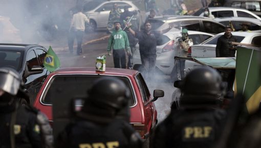 altText(Brasil: tras orden de la Justicia, gobernadores ordenan desalojar bloqueos de rutas)}