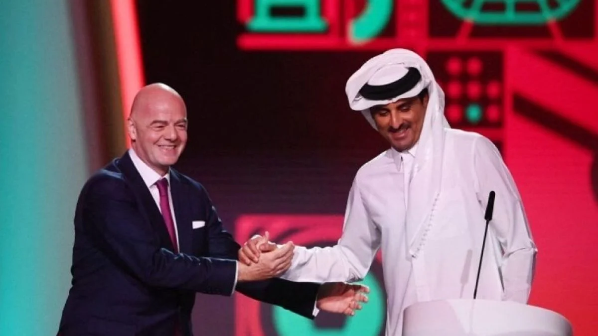 Infantino y sus socios de Qatar (Télam)