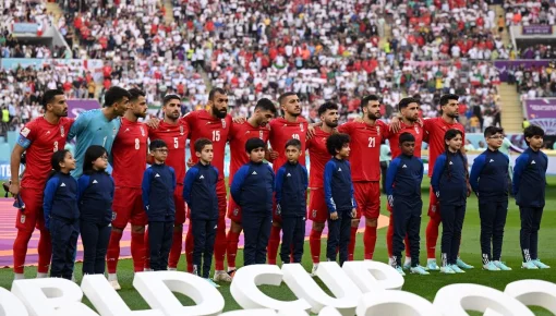 En apoyo a las protestas, los jugadores iraníes no cantaron el himno