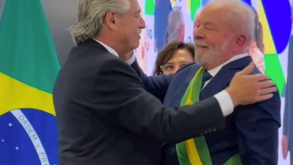 altText(Planalto: Alberto saludó a Lula en la presentación oficial como presidente)}