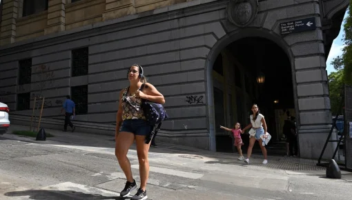 Con picos de 39 grados, sigue la alerta roja en CABA y alrededores
