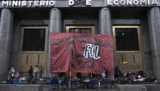 Acampe frente a Economía 