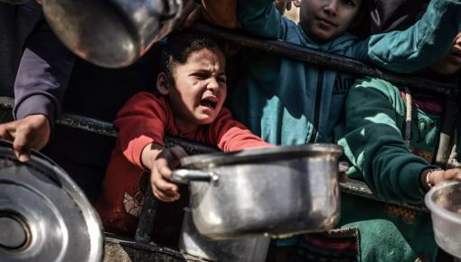 Advierten bebés y niños pequeños empezaron a morir de desnutrición en Gaza