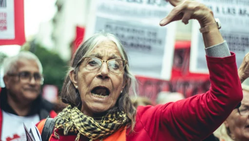 En fotos: la protesta de jubiladxs, trabajadorxs y militantes contra la Ley Bases