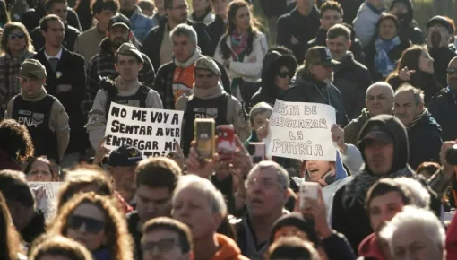 Rosario: Gendarmería bloqueó una columna de protesta contra el acto de Milei