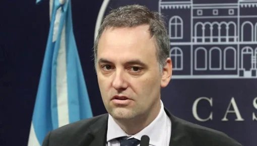 La respuesta machista de Adorni a las críticas de CFK contra Milei: 