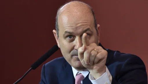 Sturzenegger les dio luz verde a empresarios para despedir 