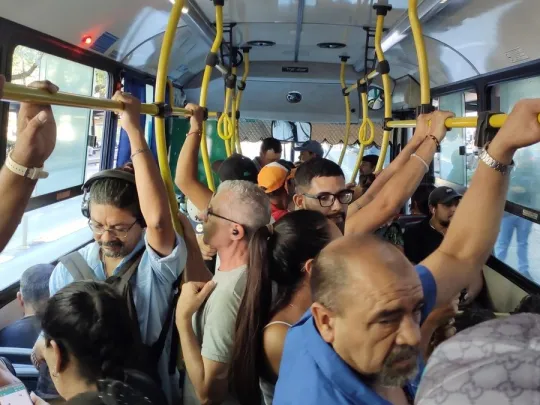 Viajar cuesta más y se usa menos: desplome histórico de pasajeros en el AMBA
