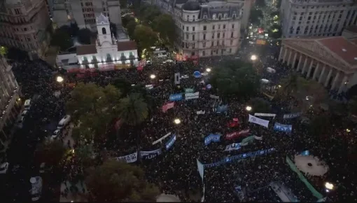 Una multitud se plantó ante la Casa Rosada en la Cuarta Marcha Federal Universitaria