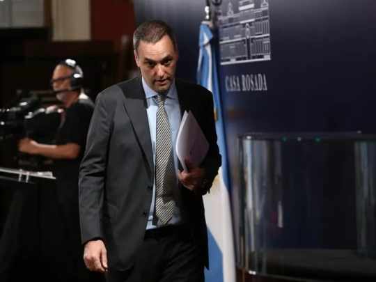 Polémicas, escándalos y presiones: Manuel Adorni renunció a su cargo como Jefe de Gabinete