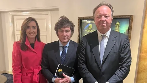 Quién es el ex candidato libertario que vio el partido con Insaurralde