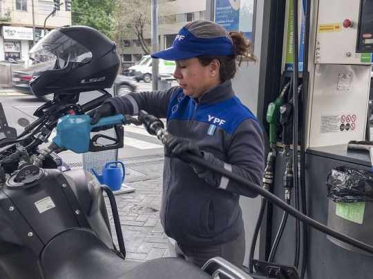 Malas noticias desde YPF: el precio de la nafta no bajará