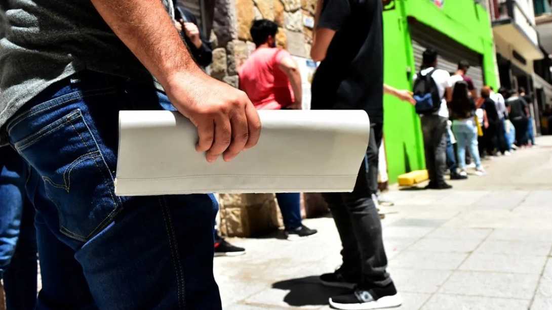 Crece el desempleo en Argentina: más de 145.000 trabajadores accedieron al seguro en 2026