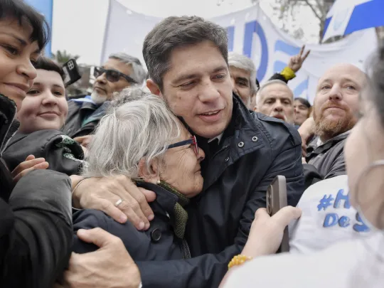 Kicillof participó de la marcha frente al Congreso