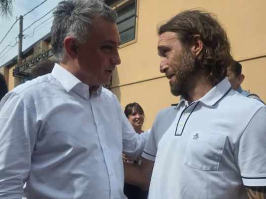 Enojo en LLA tras el portazo del ex futbolista Oscar Ahumada
